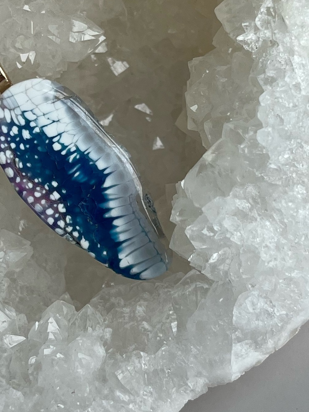 The Illusionist Agate-Style Fluid Art Pendant - Picture 3 of 5
